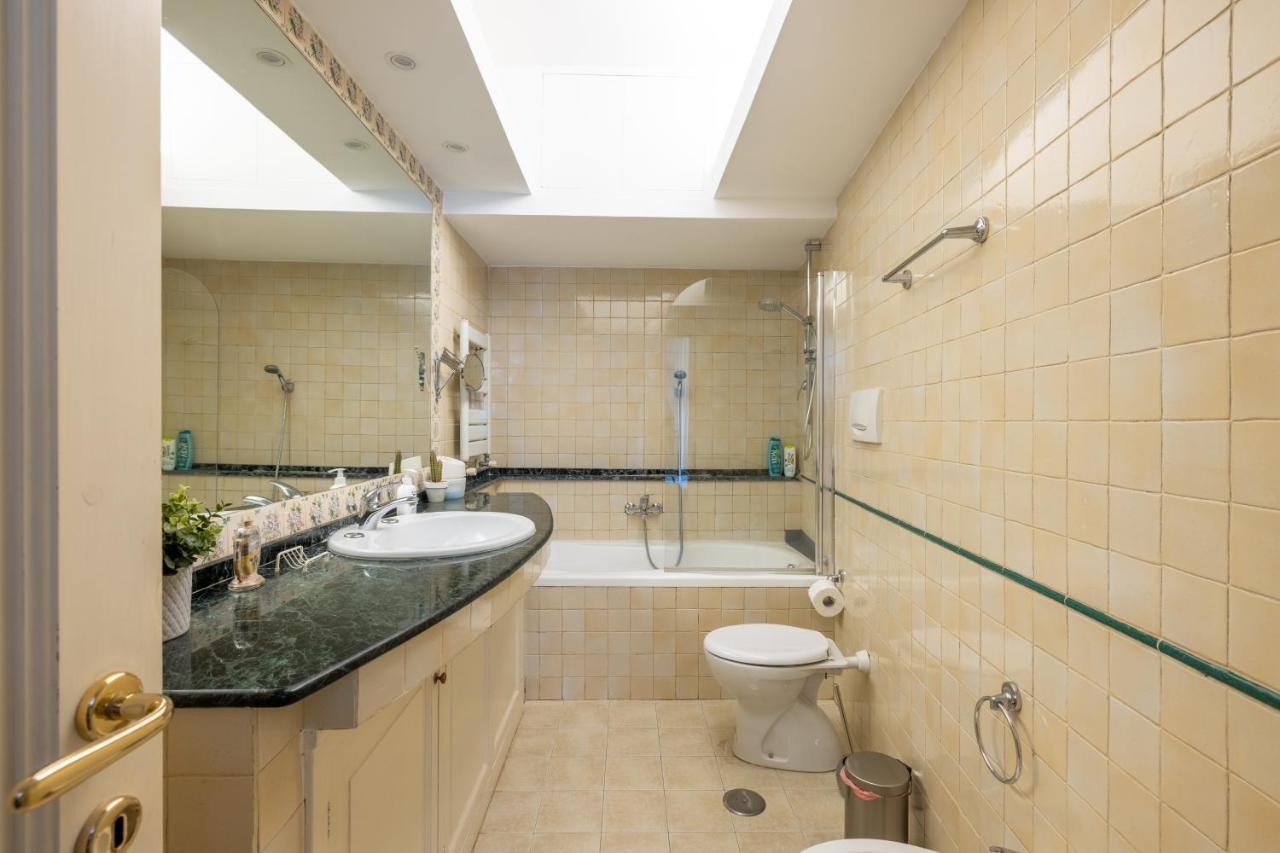 Charming Apartment With Patio A Few Steps From Colosseum Extérieur photo